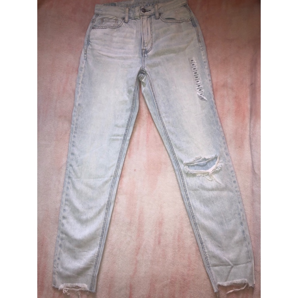 American Eagle High Rise Mom Jeans
